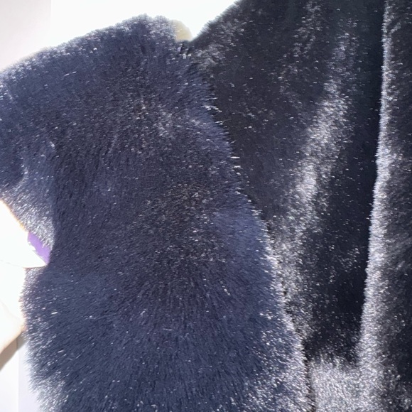 Black Faux Fur Shrug. Holiday/Party/Winter. Never worn. Precise craftsmanship. - Picture 4 of 6